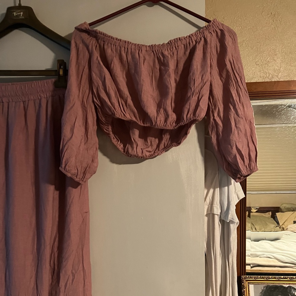 Perfect for the summer. 2 piece mauve lounge wear by Lulus